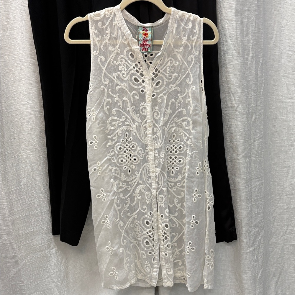 Johnny Was White Embroidered Top Sleeveless Vest